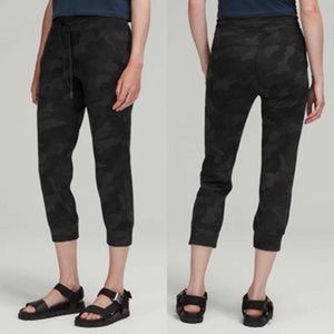 Lululemon Ready to Rulu Jogger Crop Heritage 365 Camo Deep Coal Sz 4